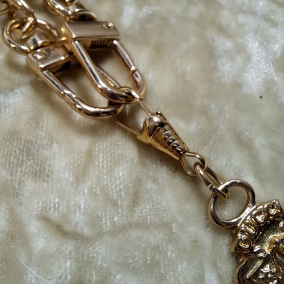 Gucci Charm Authentic on an unbranded chain - Picture 6 of 11